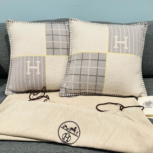 NEW Set of 2 HERMES Avalon Small Baby Pillow Cashmere Gris Perle w/ Receipt - Picture 2 of 10
